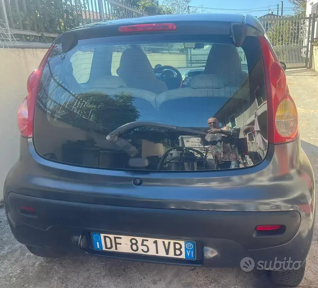 Usata Peugeot 107 68 CV (50 kW) 2007 Nero Utilitaria