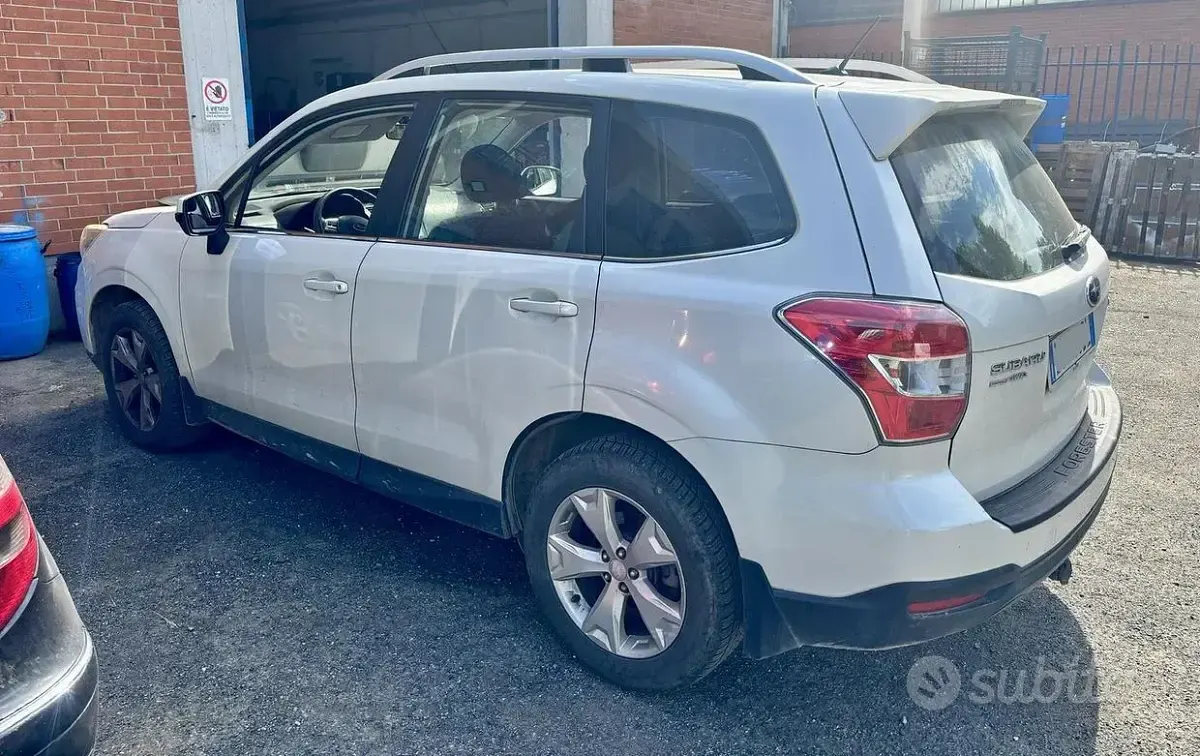Usata Subaru Forester Comfort 147 CV (108 kW) 2014 Bianco SUV