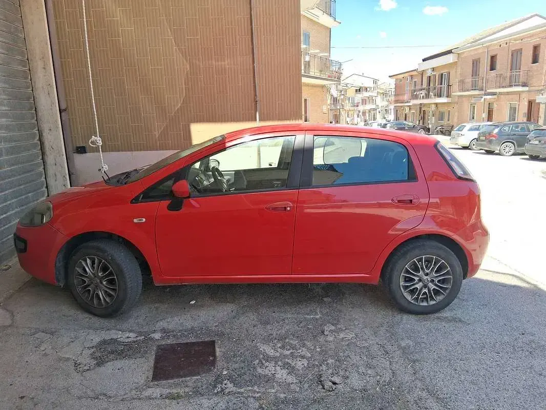 Usata Fiat Punto Evo 75 CV (55 kW) 2012 Rosso Utilitaria