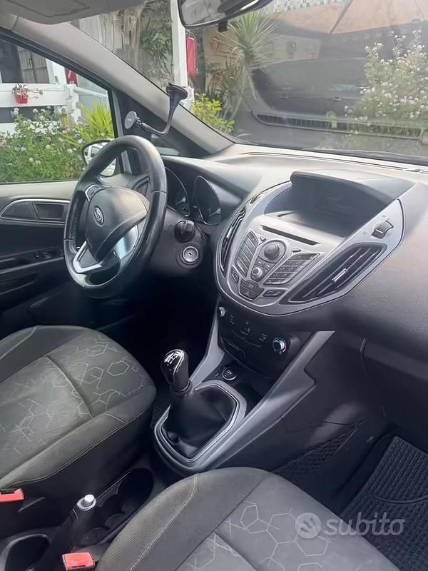 Begagnad Ford B-MAX 95 HK (69 kW) 2013 Vit Minibuss