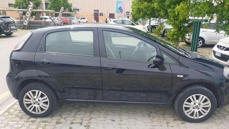 Blu/azzurro Usata 2015 Fiat Grande Punto Due volumi | 5500 € (Cara) - Immagine 1/4