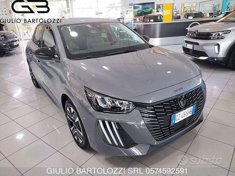 Usata Peugeot 208 Allure 101 CV (74 kW) 2025 Grigio Utilitaria