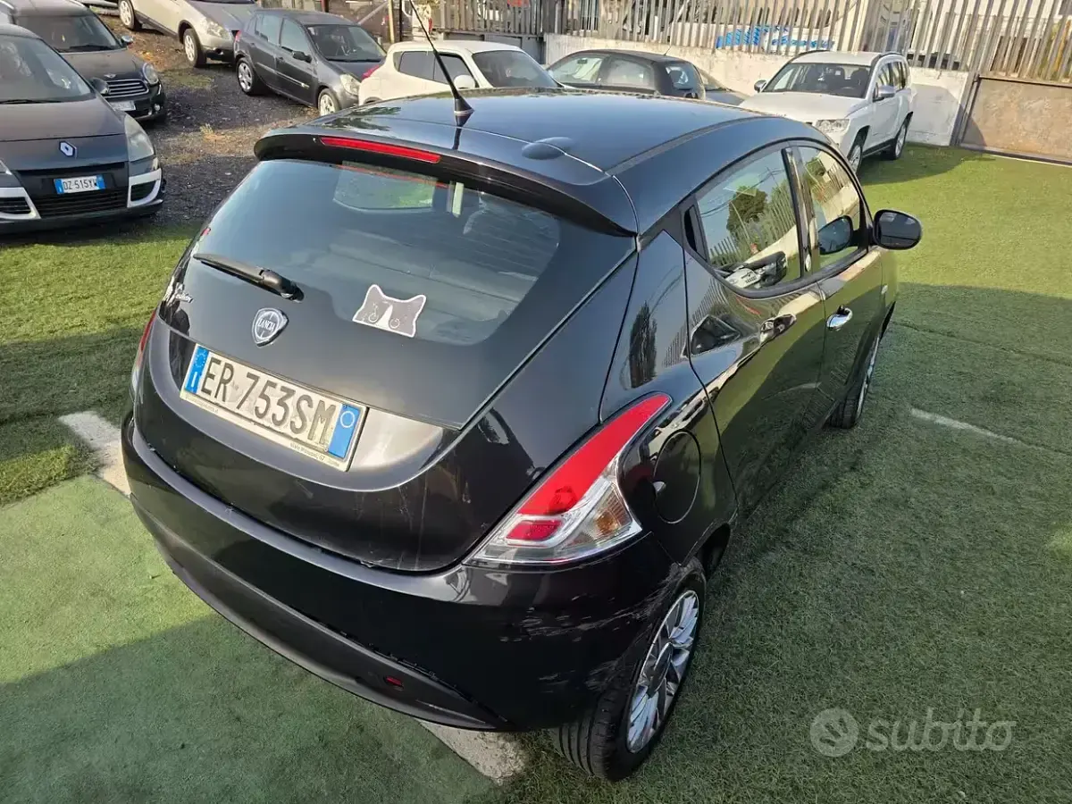 Usata Lancia Ypsilon Gold 69 CV (50 kW) 2012 Nero Utilitaria
