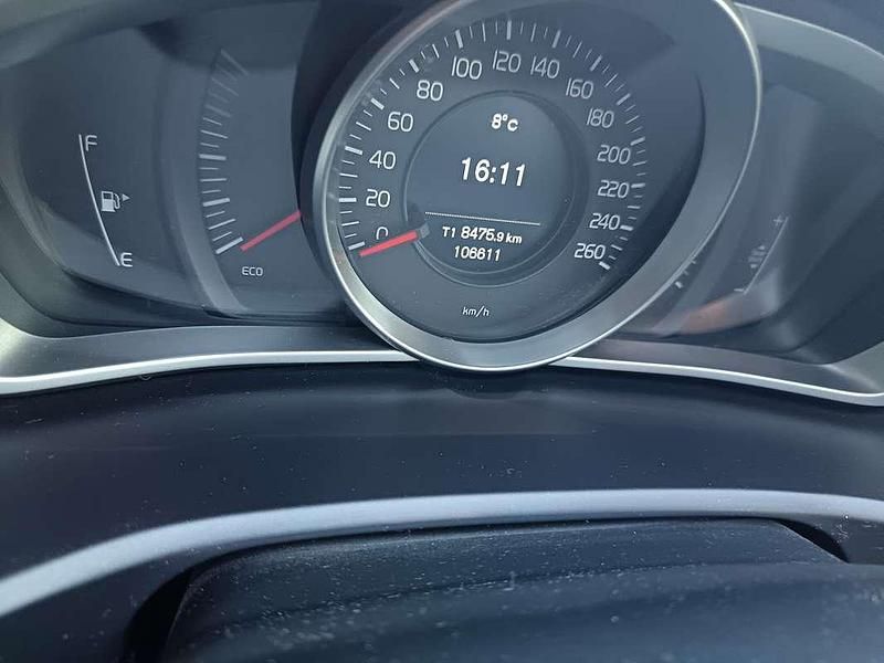 Usata Volvo V40 120 CV (88 kW) 2018 Nero Berlina