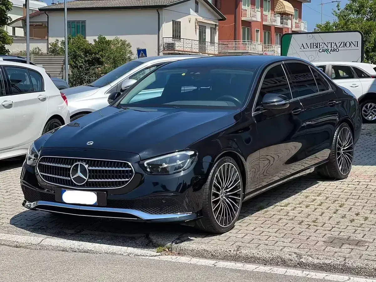 Usata Mercedes E220 Business 194 CV (142 kW) 2021 Nero Berlina