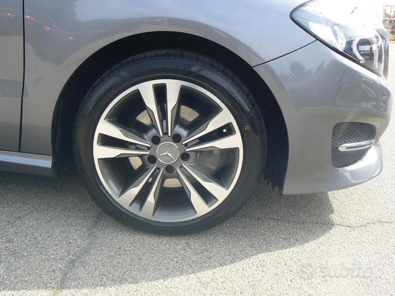 Usata Mercedes B200 Premium 136 CV (100 kW) 2015 Grigio delfino Monovolume