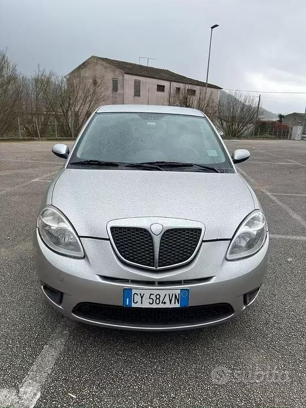 Usata Lancia Ypsilon 69 CV (50 kW) 2005 Grigio Utilitaria