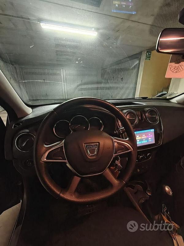 Usata Dacia Sandero Comfort 75 CV (55 kW) 2018 Marrone Utilitaria