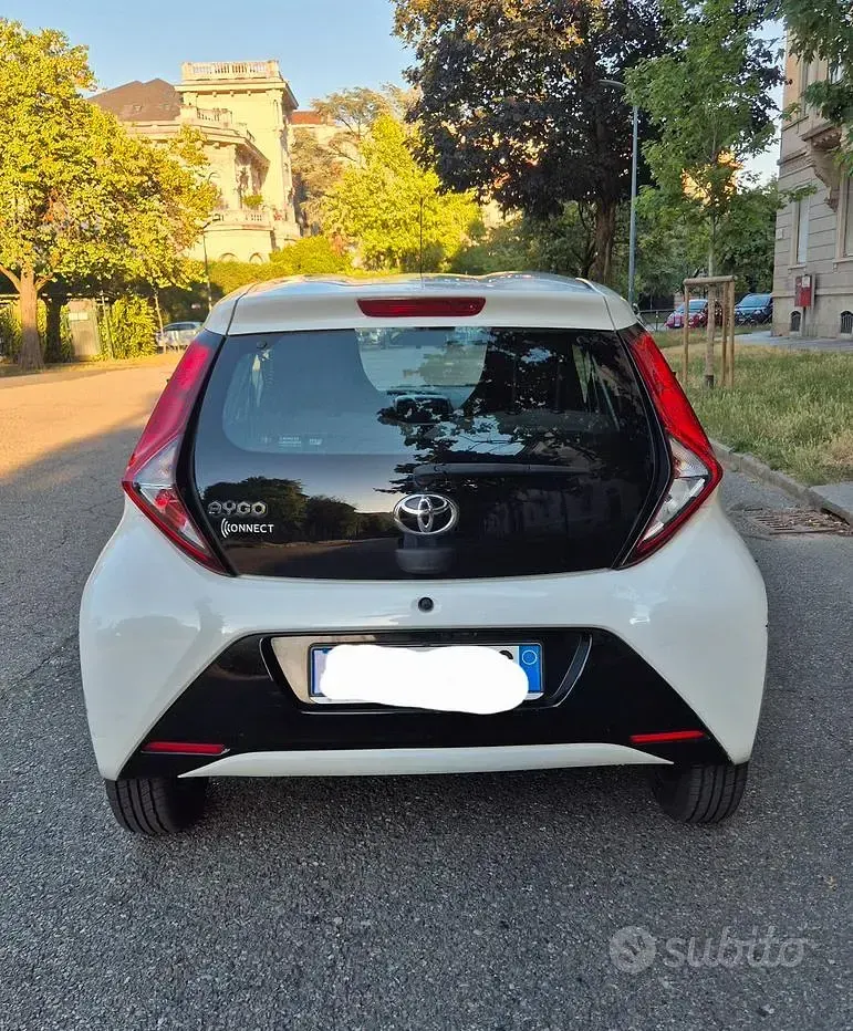 Usata Toyota Aygo Connect Style 72 CV (52 kW) 2019 Bianco Utilitaria
