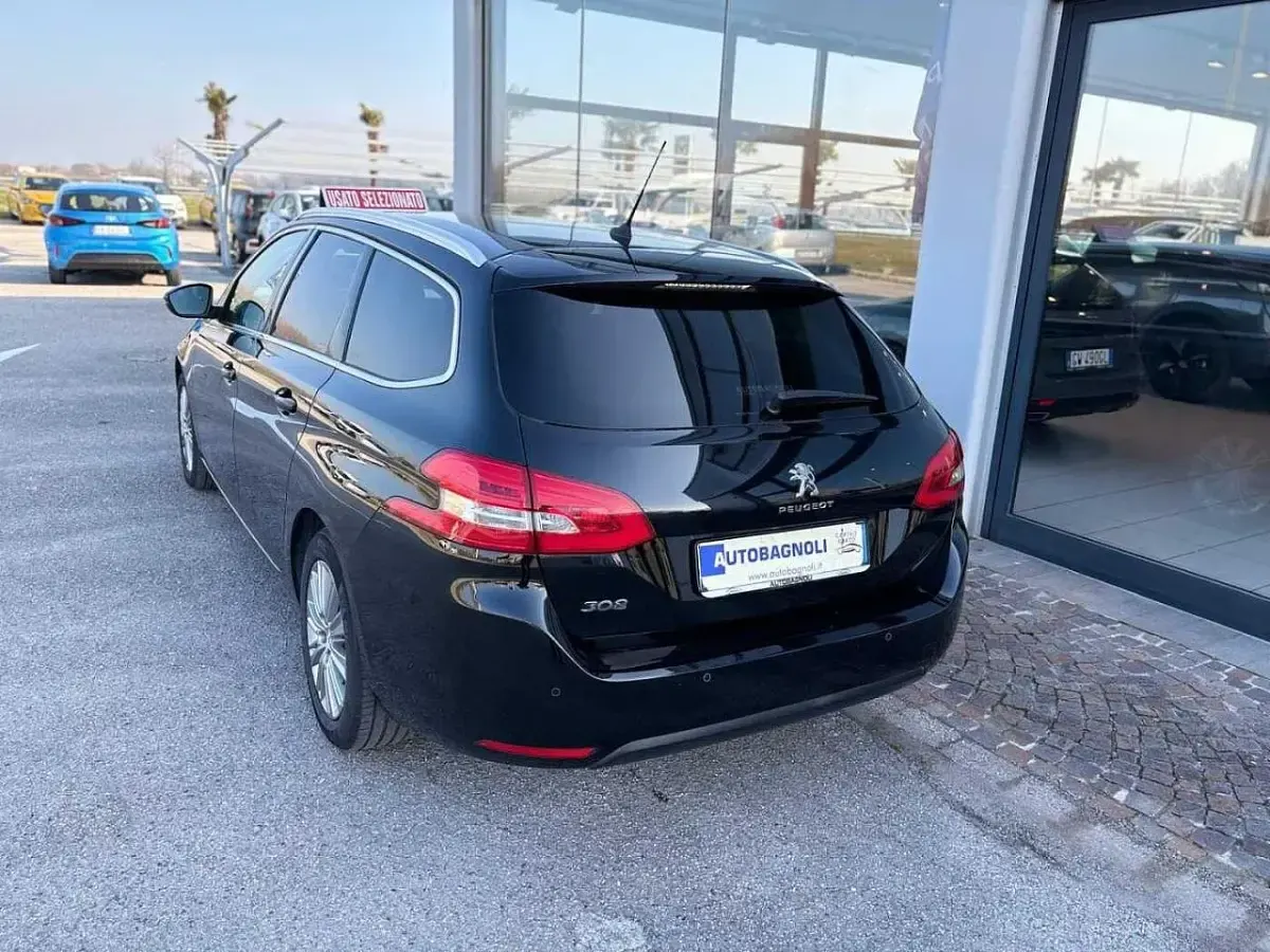 Usata Peugeot 308 Allure 131 CV (96 kW) 2020 Nero Station wagon