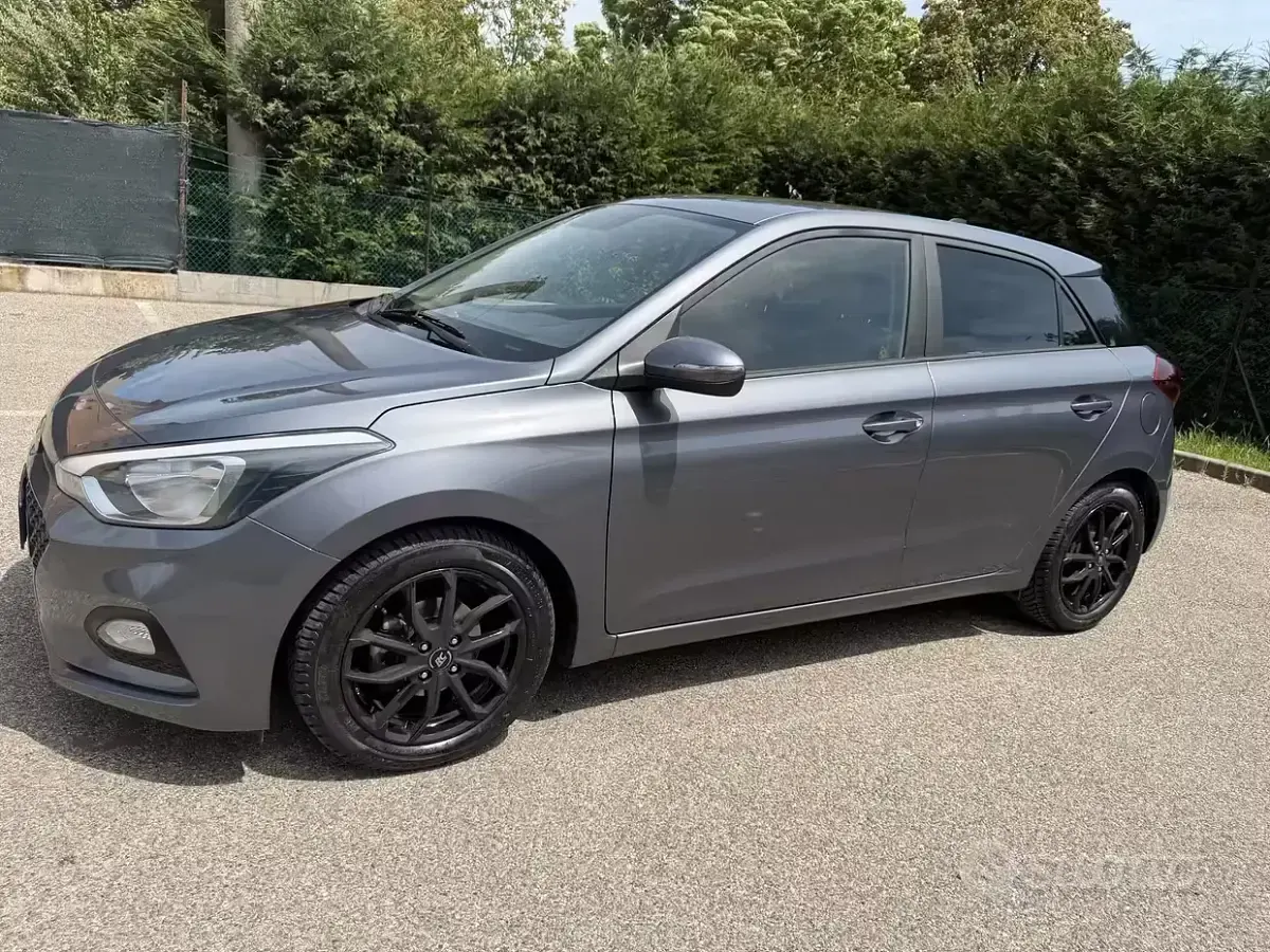 Usata Hyundai i20 75 CV (55 kW) 2019 Grigio Utilitaria