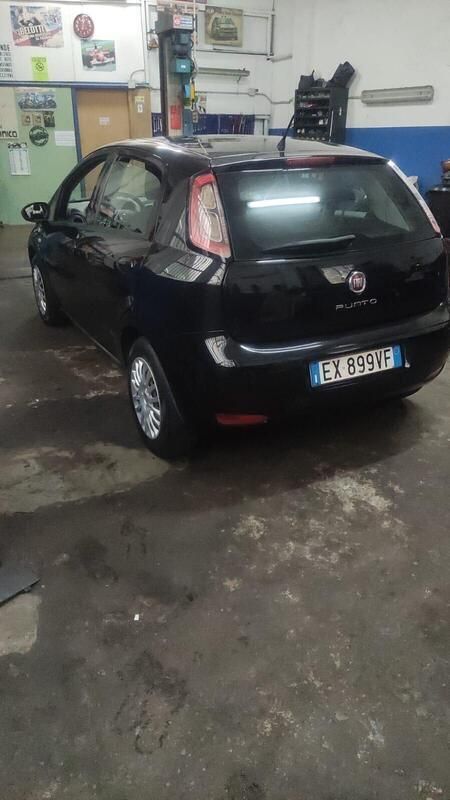 Usata Fiat Punto Street 77 CV (56 kW) 2014 Nero Utilitaria