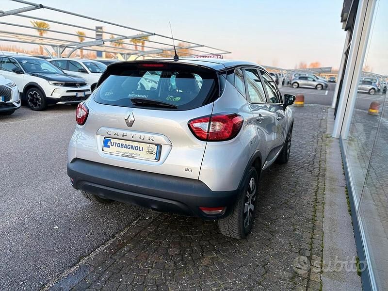 Usata Renault Captur Zen 90 CV (66 kW) 2016 Grigio SUV