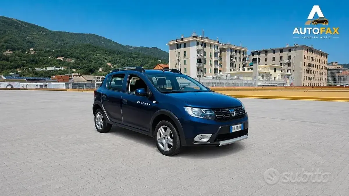 Usata Dacia Sandero Stepway 90 CV (66 kW) 2017 Bluazzurro Berlina