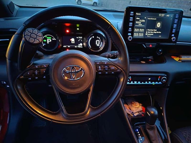 Usata Toyota Yaris Hybrid 116 CV (85 kW) 2021 Rosso Utilitaria