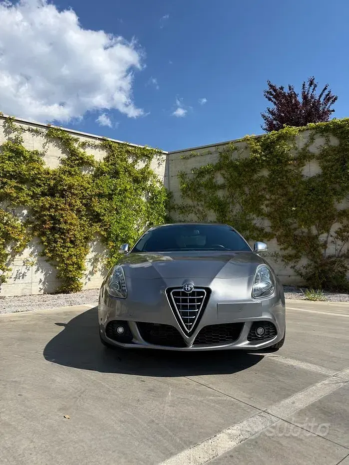 Usata Alfa Romeo Giulietta Quadrifoglio Verde 235 CV (172 kW) 2013 Grigio Utilitaria