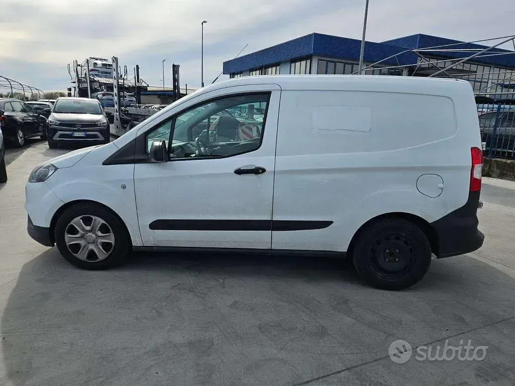 Usado Ford Transit Trend 101 CV (74 kW) 2023 Blanco Van