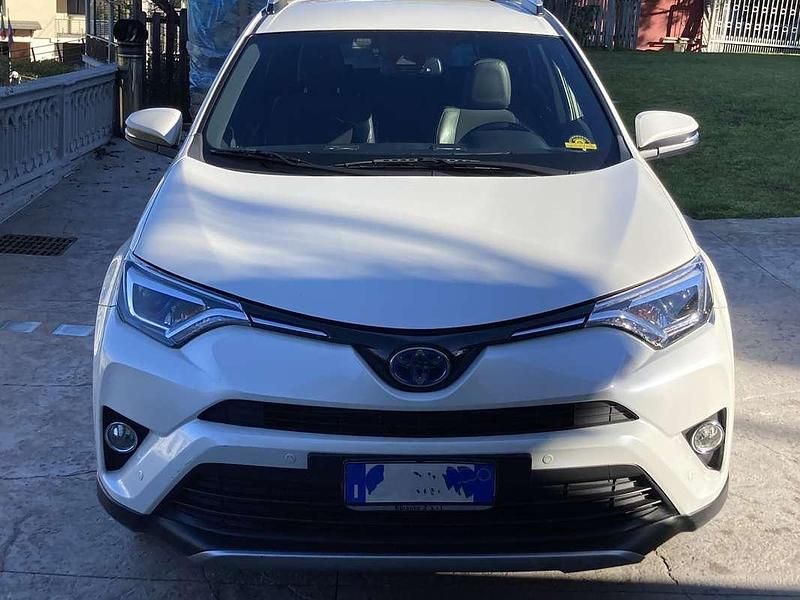 Usata Toyota RAV4 Hybrid Style 155 CV (114 kW) 2016 Bianco SUV