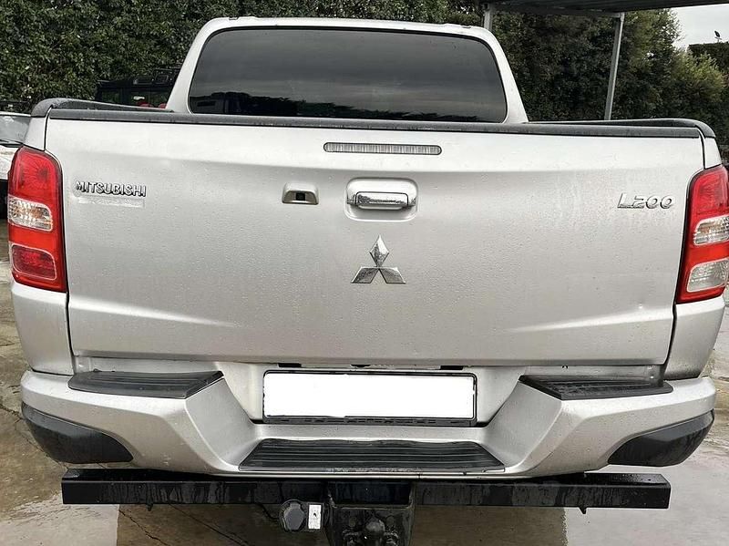 Usata Mitsubishi L200 170 CV (125 kW) 2017 Argento Pick-up