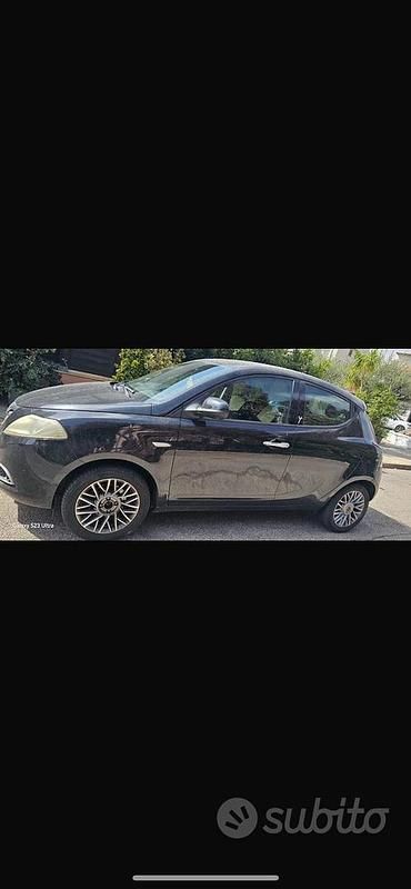Nero Usata 2011 Lancia Ypsilon Due volumi | 6200 € (Cara) - Immagine 1/2