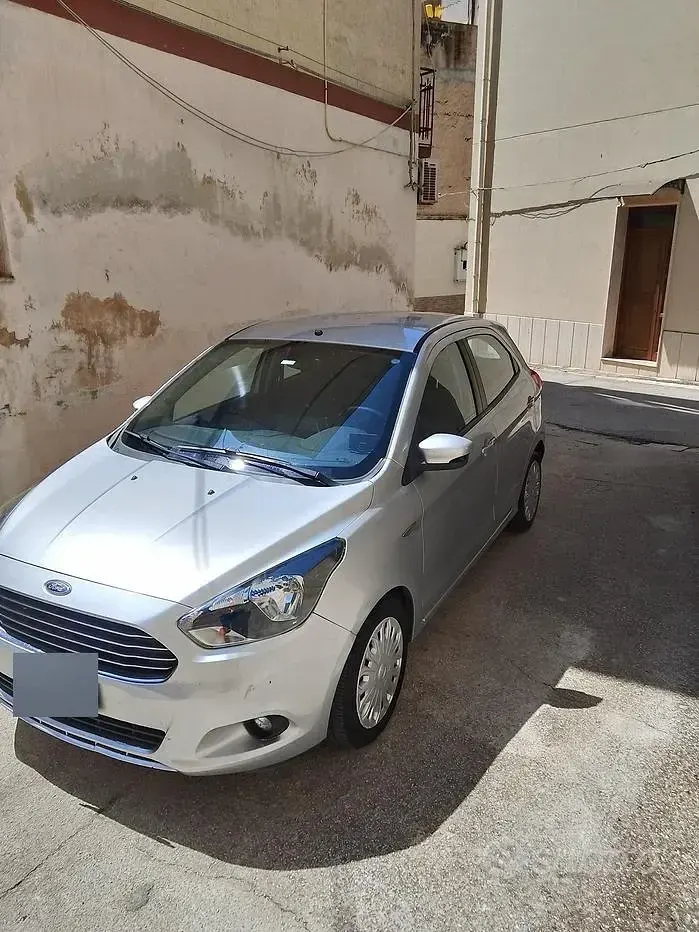 Usata Ford Ka 70 CV (51 kW) 2017 Grigio Berlina