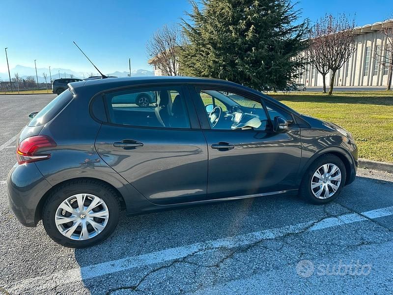 Usata Peugeot 208 2016 Grigio Utilitaria