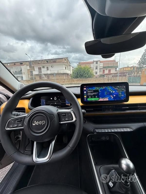 Usata Jeep Avenger Summit 100 CV (73 kW) 2023 Beige SUV