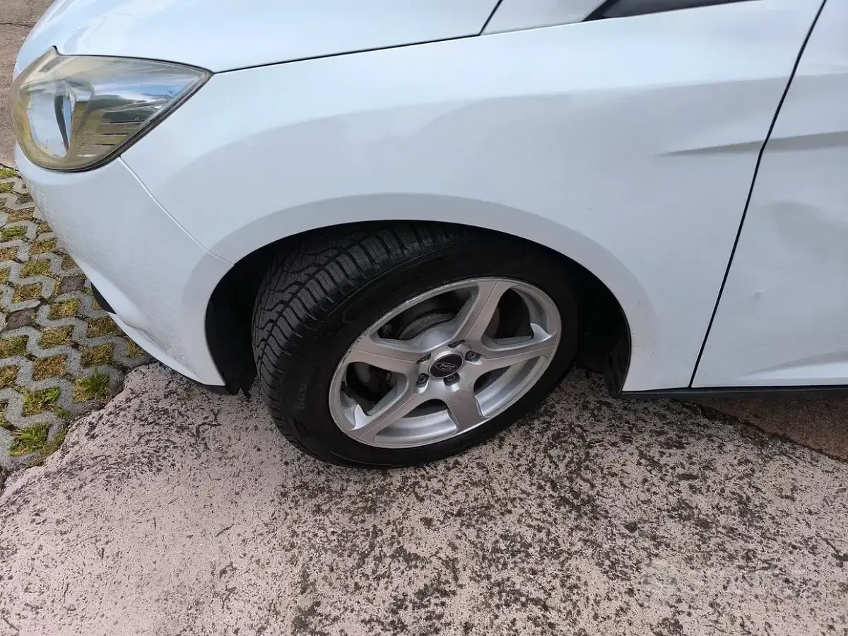 Usata Ford Focus Titanium 115 CV (84 kW) 2011 Bianco Station wagon