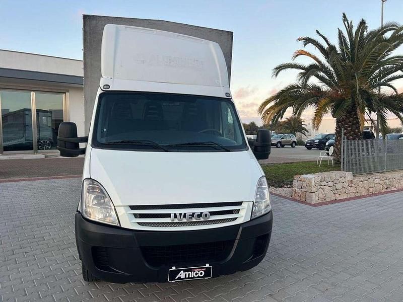 Usata Iveco 35.12 120 CV (88 kW) 2009 Bianco Furgone