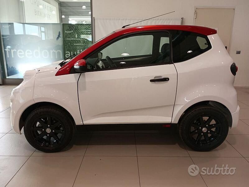 Nuova Aixam eMinauto Chic 2025 Bianco Berlina