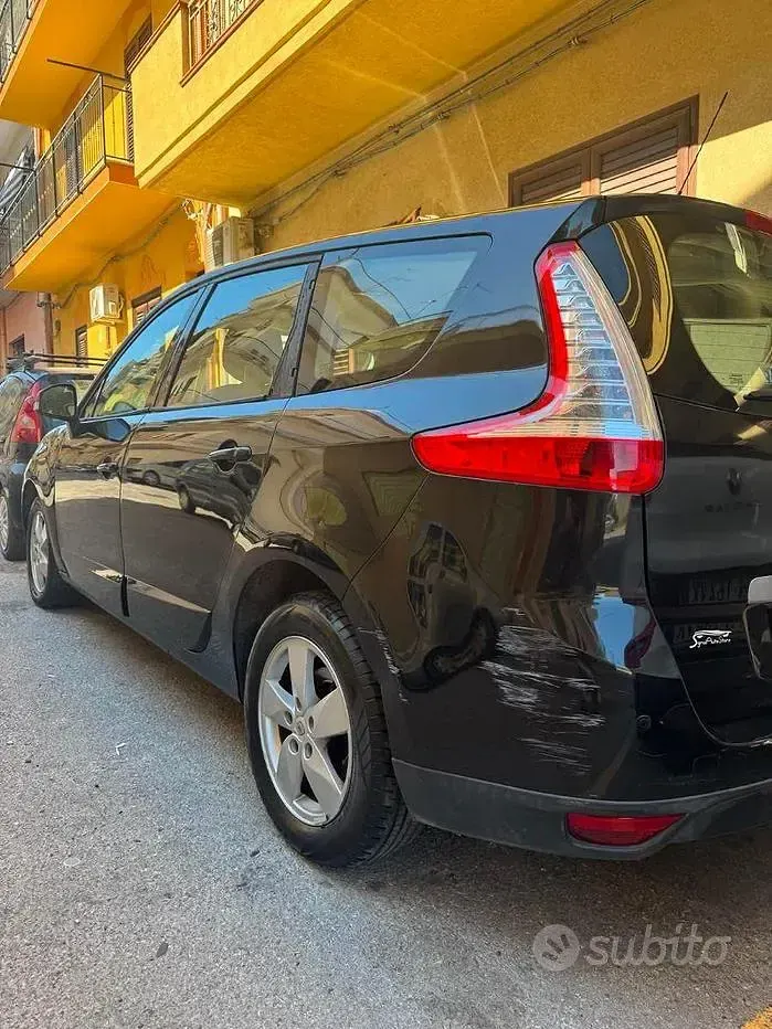 Usata Renault Scénic III 110 CV (80 kW) 2011 Nero Monovolume