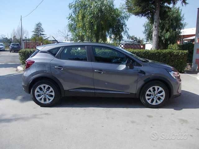 Usata Renault Captur 116 CV (85 kW) 2021 Grigio SUV
