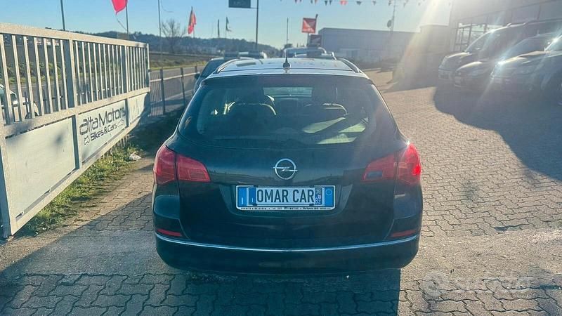Usata Opel Astra 140 CV (102 kW) 2013 Nero Station wagon