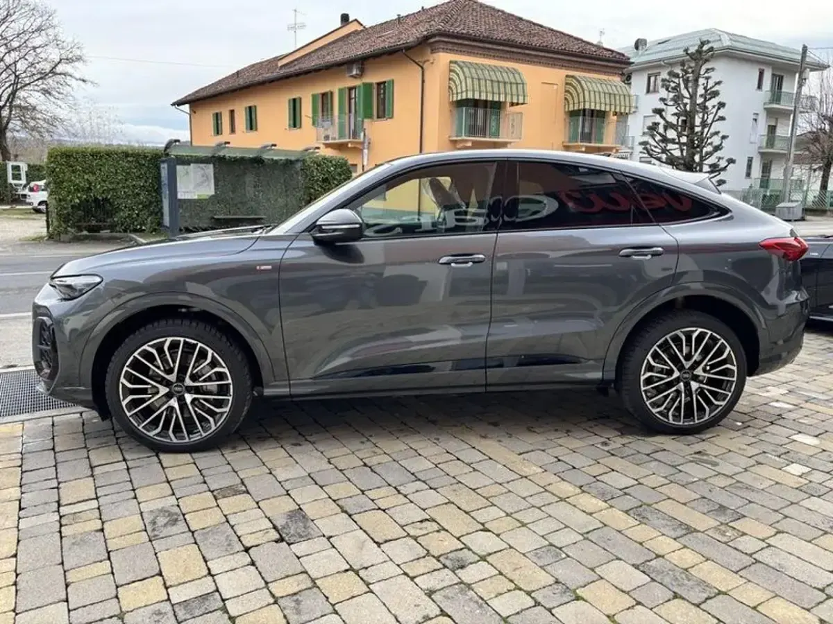 Nuova Audi Q5 Sportback Ambiente 203 CV (149 kW) 2026 Giallo SUV