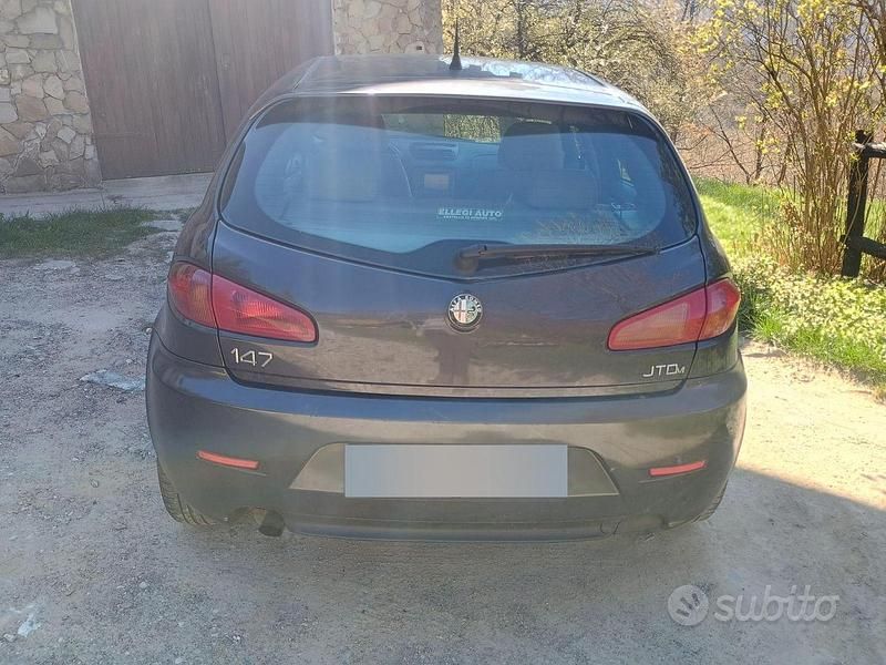 Usata Alfa Romeo 147 120 CV (88 kW) 2006 Grigio Utilitaria