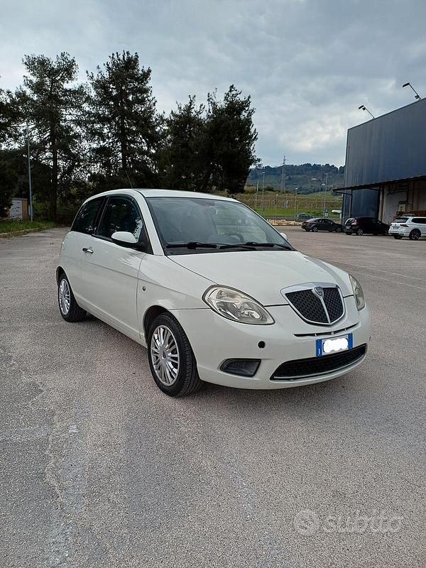 Usata Lancia Ypsilon Gold 60 CV (44 kW) 2008 Bianco Utilitaria