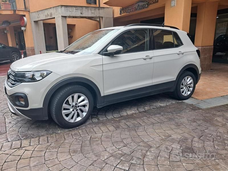Usata VW T-Cross Style 110 CV (80 kW) 2023 Beige SUV