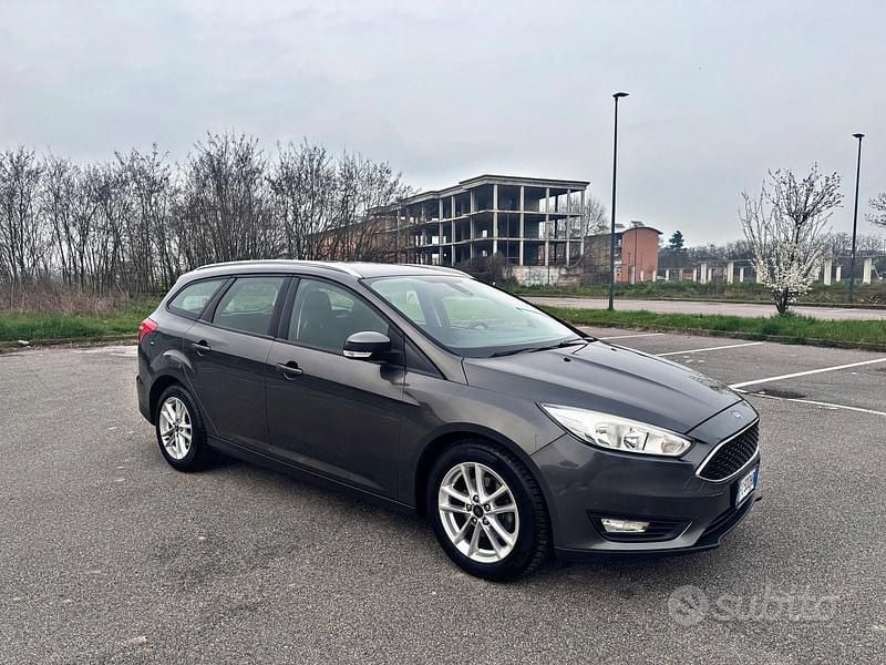 Usata Ford Focus Titanium 120 CV (88 kW) 2016 Grigio Station wagon