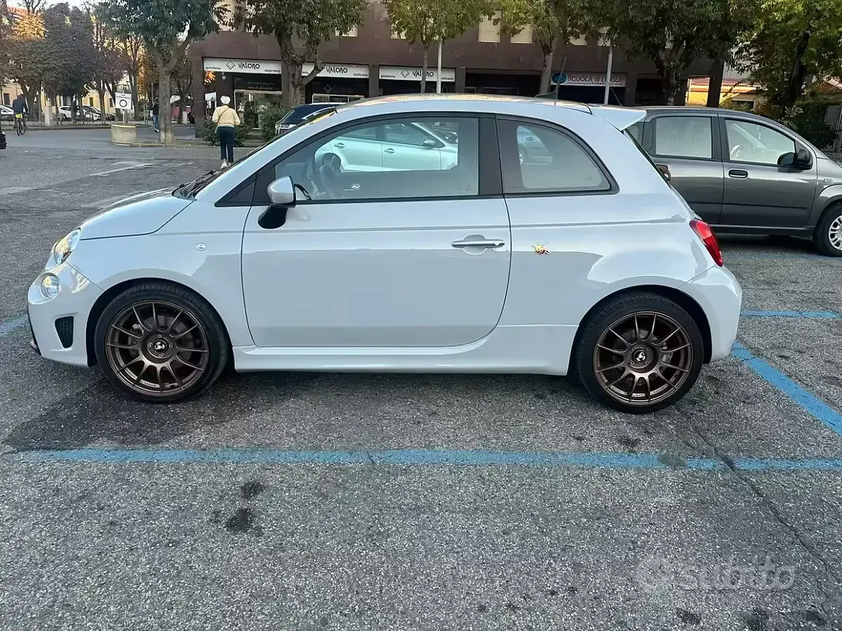 Usata Abarth 595 145 CV (106 kW) 2022 Grigio Utilitaria