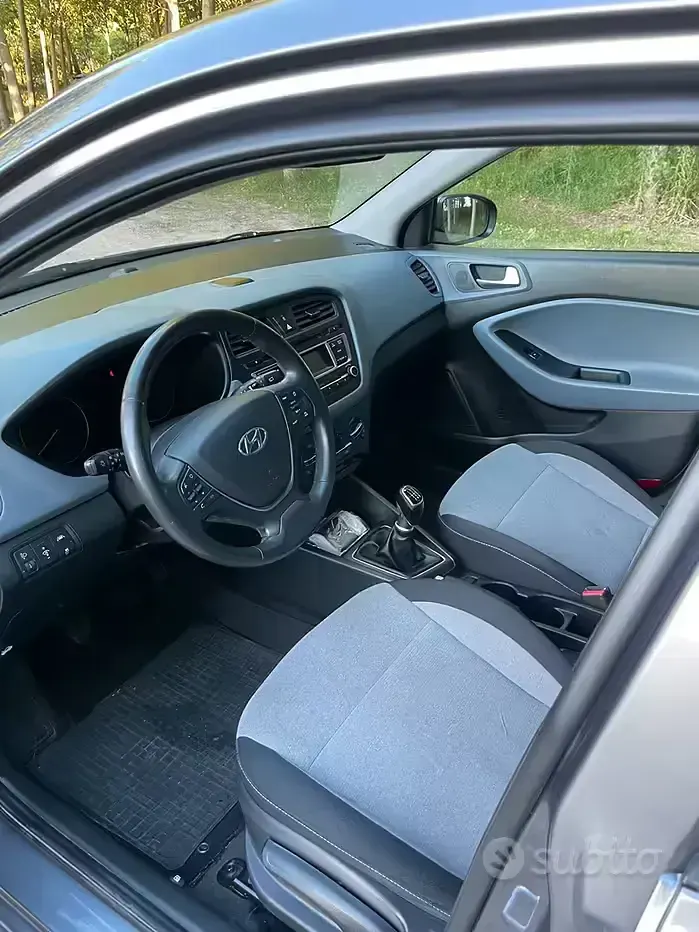 Usata Hyundai i20 75 CV (55 kW) 2015 Grigio Berlina