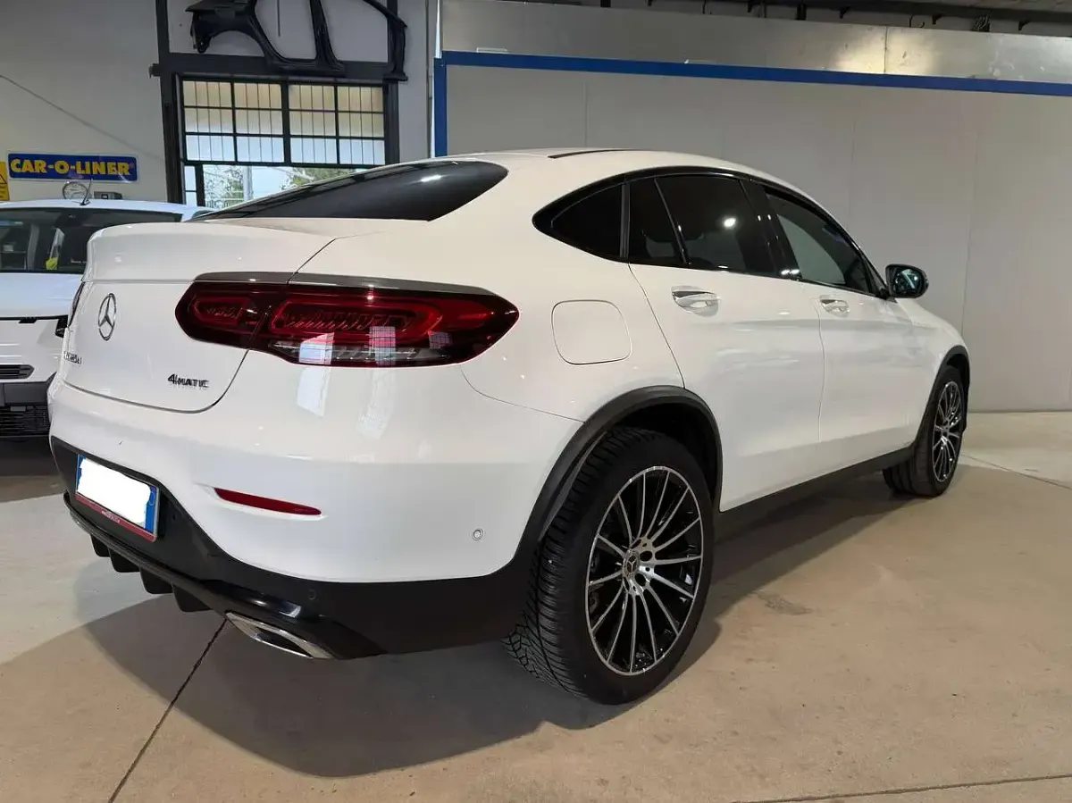 Usata Mercedes GLC220 AMG 194 CV (142 kW) 2023 Bianco polare SUV