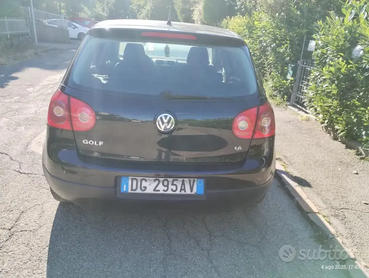 Usata VW Golf V 102 CV (75 kW) 2007 Bluazzurro Berlina