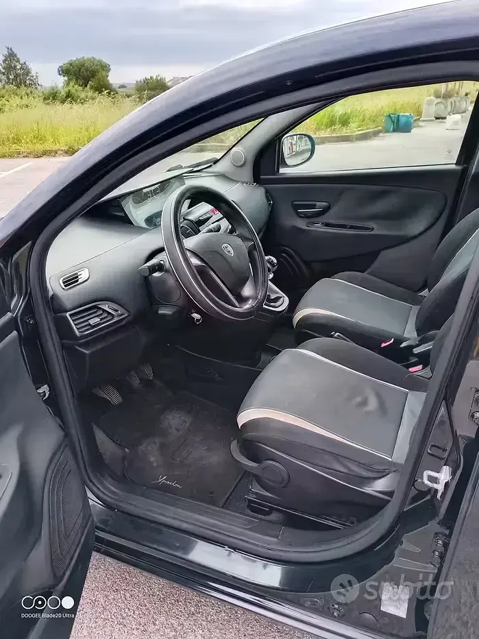 Usata Lancia Ypsilon 85 CV (62 kW) 2016 Nero Utilitaria