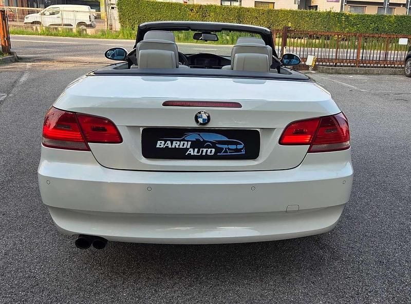 Begagnad BMW 325 Cabriolet 197 HK (144 kW) 2008 Vit Cab