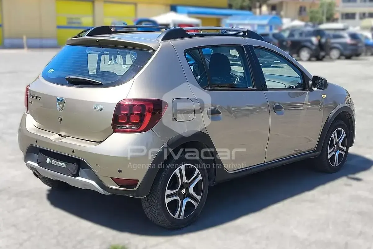 Usata Dacia Sandero Stepway 90 CV (66 kW) 2018 Giallo Berlina