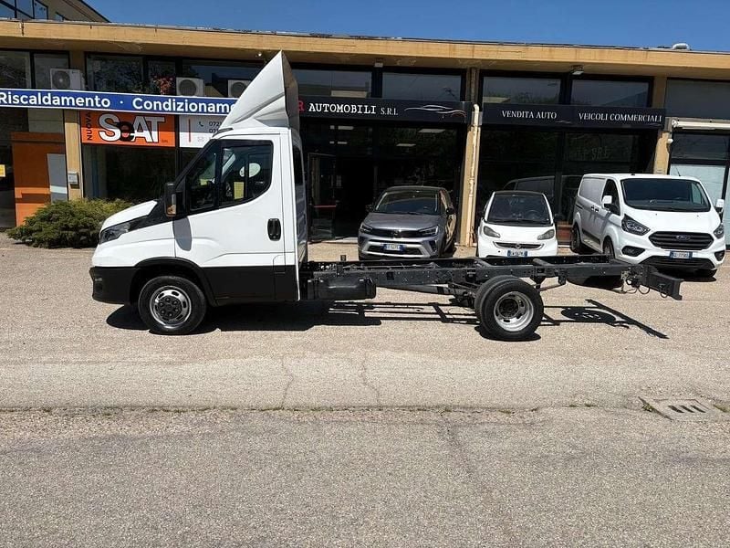 Usata Iveco Daily 136 CV (100 kW) 2021 Bianco Furgone