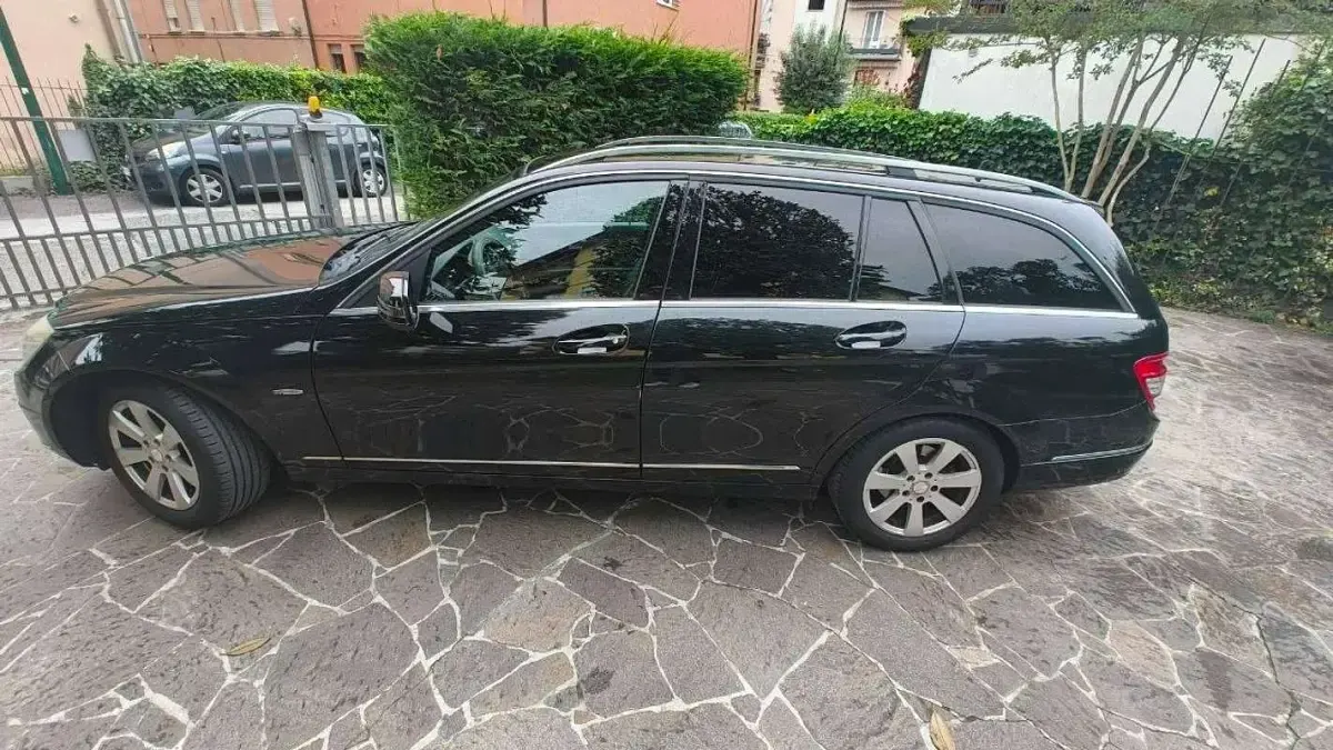Usata Mercedes C200 136 CV (100 kW) 2010 Nero Station wagon
