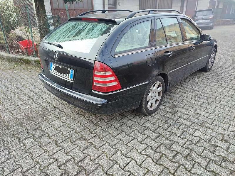 Usata Mercedes 220 150 CV (110 kW) 2006 Nero Station wagon