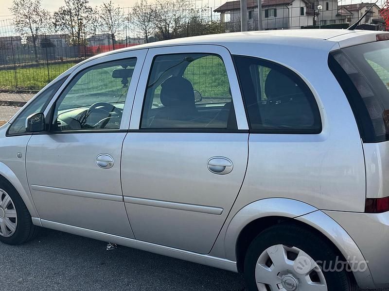 Usata Opel Meriva 75 CV (55 kW) 2010 Grigio Monovolume