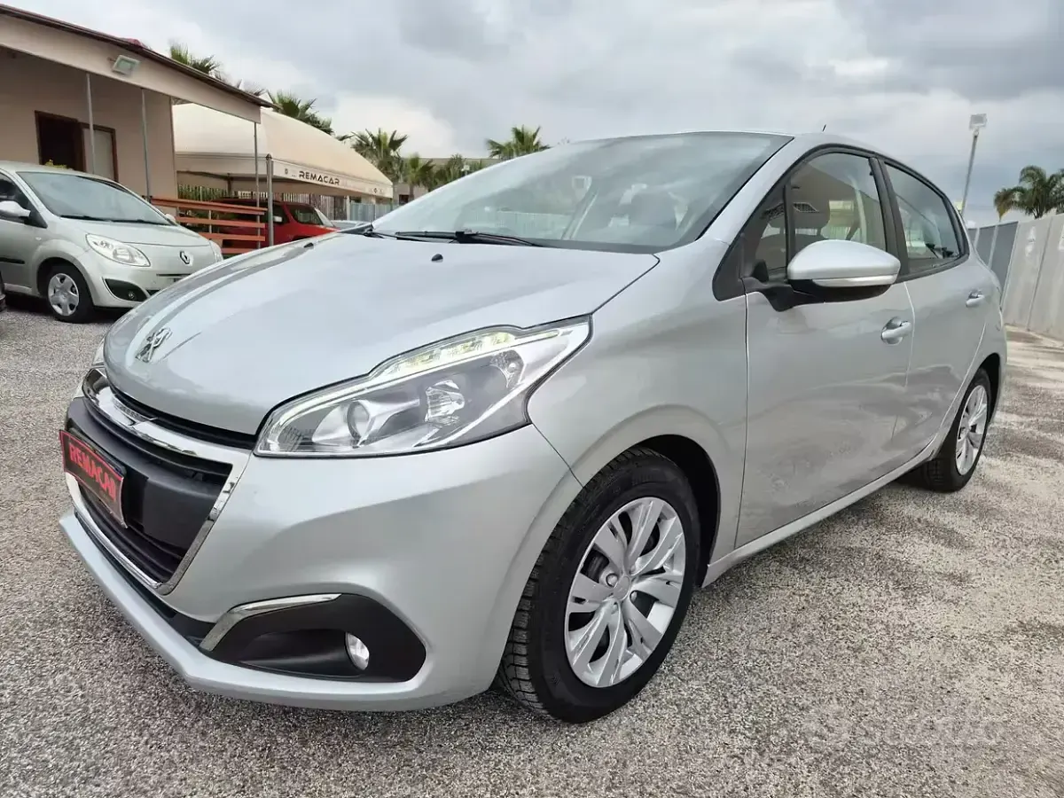 Usata Peugeot 208 Allure 75 CV (55 kW) 2018 Grigio Utilitaria